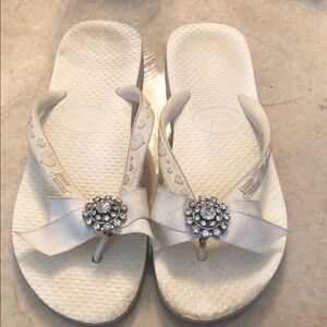 Jamie Kreitman Elegant White Sandals with flower Rhinestone detail sz 39/40